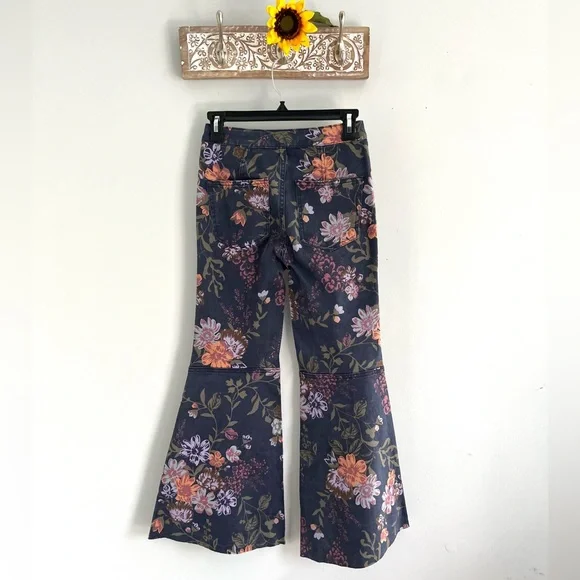 šLAST ONE! FREE PEOPLE Youthquake Printed Crop Flare Jeans Navy Combo - Picture 13 of 14